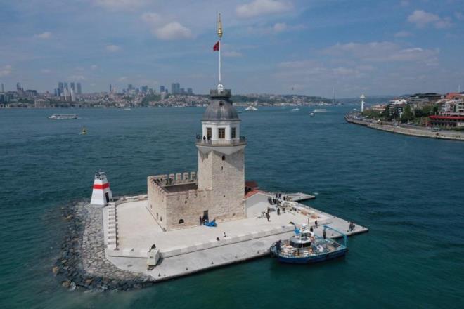 2. Mahmud dnemindeki orijinal haline kavutu    <br>  almalar srasnda, zaman ierisinde kulenin geirdii onarmlarda kullanlan beton ve imento ieriindeki tuzlar ve dier kimyasallar nedeniyle zarar grd, tayc kolon ve kirilerin birbirine bal olmad anlalmt.