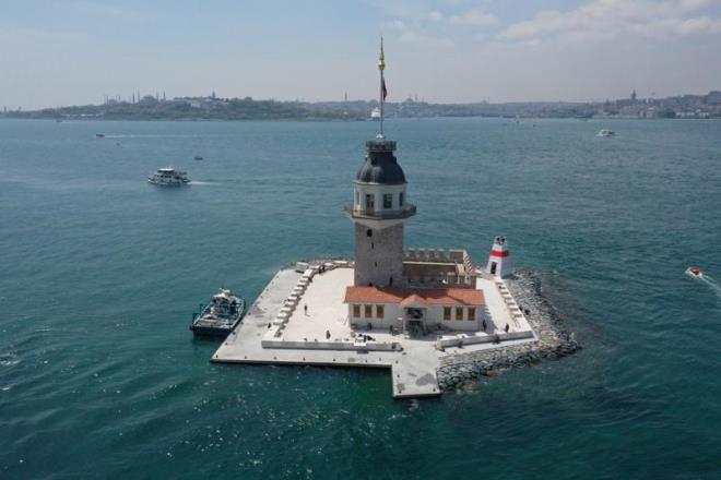 Yaplan almalar sonucu ziyaretilerin avluda bulunan ahap seirdim terasnda da dolaarak merdivenlerden kuleye kabilecei ve stanbul'u diledikleri gibi izleyebilecekleri alanlar oluturuldu. Tm bu almalar sonucunda bugne kadar stanbullularn stanbul'dan izledii Kz Kulesi, artk kuleden stanbul'un izlendii bir ant mze olarak yoluna devam edecek.