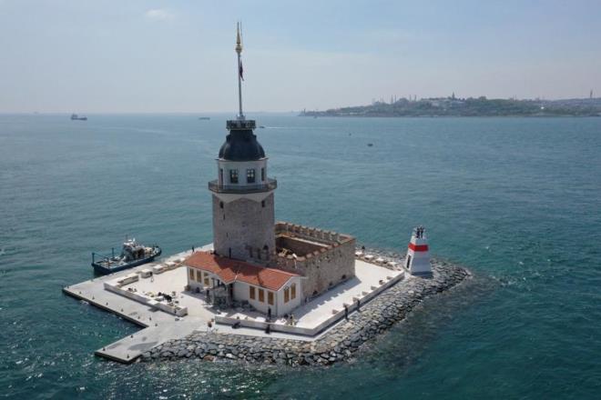 Balkon deme karkas zerinde ahap tayclarla duvar ve kubbe aslna uygun olarak oluturuldu. Duvarlarn ahap kaplamalar tamamland ve dekoratif gelerin imalat yapld. Kubbe zgn malzemesi olan kurun ile kaplanrken bakr alem ise konservasyon almalar yaplarak altn varak ile kapland. zgn aleme zarar vermeden yanna yldrmdan korunma amal paratoner yapld.