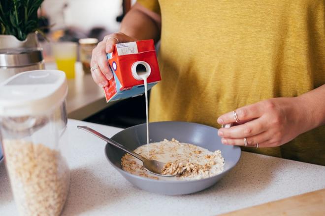 Bebeklere ve kk ocuklara kark meyve sular veya bitki bazl stlerin yksek miktarda verilmemesini neren Godebo, "Arsenik, kurun ve kadmiyum bilinen kanserojenlerdir ve zellikle erken beyin geliimi srasnda ocuklarda i organ hasarna ve bilisel hasara neden olduu kantlanmtr." ifadesini kulland.
