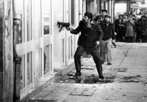 te 12 Eyll 1980 tarihinde gerekleen darbenin ncesi ve sonrasnda yaananlardan kareler.