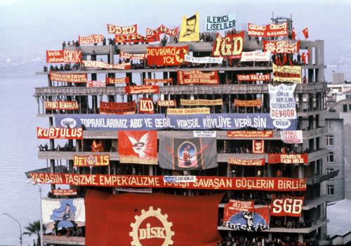 te 12 Eyll 1980 tarihinde gerekleen darbenin ncesi ve sonrasnda yaananlardan kareler.