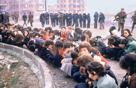 te 12 Eyll 1980 tarihinde gerekleen darbenin ncesi ve sonrasnda yaananlardan kareler.