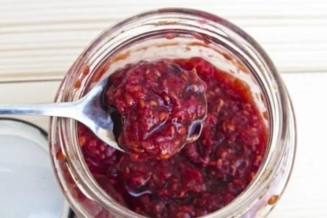 ? Ayn zamanda gn ierisinde yarm ay barda tkettiiniz sumak suyu hazmszlk ve ikinlii de nler.  <br>  ? tahszlk problemi yaayan ocuunuza sumak suyundan ayda bir kere iirmeniz de fayda vardr. Hem ocuunuzun vcut direncini artrr hem de itahn aarak daha salkl beslenmesine yardmc olur.