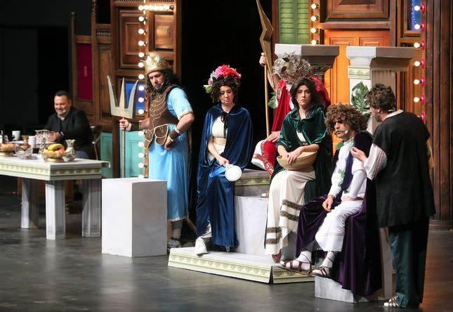 Kamuoyunda byk yank uyandran Mustafa Varank'n aklamasn ele alan 'Gldr Gldr Show' ekibi "Trkler Uzaya Giderse" isimli bir ske sergiledi.