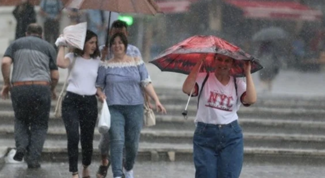 AKDENZ  Paral ve ok bulutlu, Akdeniz'in i kesimleri ile Antalya evrelerinin yerel saanak ve gk grltl saanak yal geecei tahmin ediliyor. Yalarn Burdur ve Isparta evrelerinde yer yer kuvvetli olmas bekleniyor.