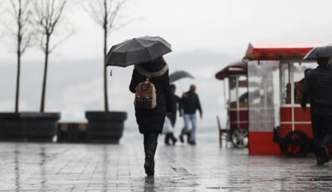 EGE  Paral ve ok bulutlu, kuzey ve i kesimleri aralkl saanak ve gk grltl saanak yal geecei tahmin ediliyor. Yalarn, Ktahya, Denizli, Uak ve Afyonkarahisar evrelerinde yerel kuvvetli olmas bekleniyor.