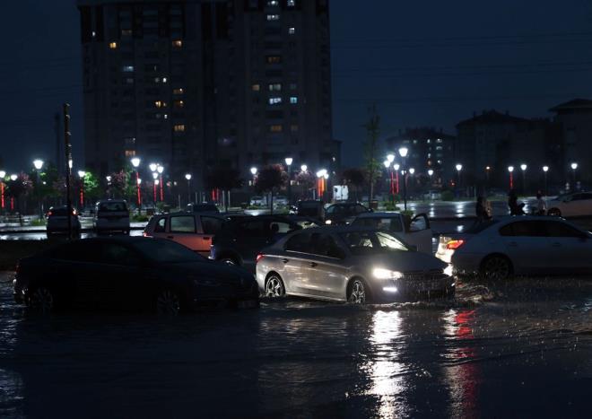 Hava muhalefeti nedeniyle entepe'deki teleferik seferleri de durduruldu.