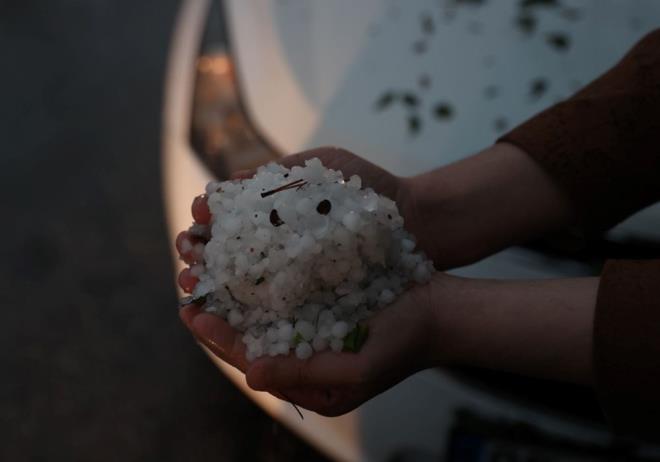 Su basknlar nedeniyle ara srcleri trafikte ilerlemekte zorlanrken Batkent semtindeki baz mahallelerde elektrik kesintisi yaanyor.
