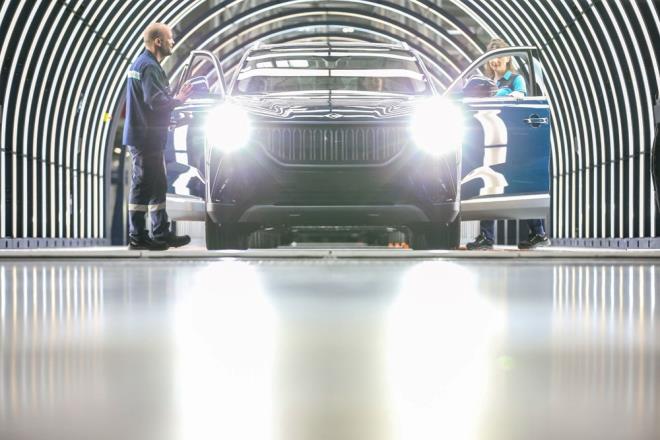 Dolaysyla srecin ierisinde retim planlamas asndan bir deiiklik oldu ama bu sreci aksatacak anlamda deil. u ana kadar 170?e yakn aracmz teslim ettik ve bu teslimatlar yaparken de unu da dnmemiz lazm; bize ilk siparileri vermi Devlet Malzeme Ofisi var, dolaysyla o sipariler erevesinde teslimatlar yapld ve daha sonra deneyim merkezleri oluturduk ve sizlere, kullanclarmza gstermek zere onlarn kullanm iin aralarmz hazrladk. Art kendi iimizde profesyonel bir test kullanclarmz var, onlara da ara veriyoruz." diye konutu.