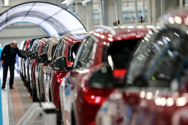 Togg CEO'su Mehmet Grcan Karaka, basn test srnn ardndan tm basn mensuplarnn katld toplantda bir sunum yapt. Sunumun ardndan sorular yantlayan Karaka, Togg'un bir ara havuzu olmadn ve yeni siparilerin gelecek yln nisan-mays aynda yeniden balayabileceine iaret etti.