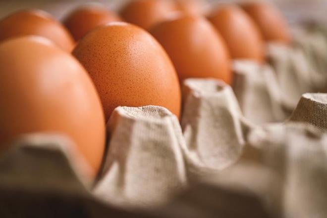 GÖRME BOZUKLUKLARINI DÜZELTİR<br><br>    Yeni araştırmalar, tavuk yumurtalarının lutein yönünden zengin olduğunu göstermiştir. Bu madde berrak ve keskin görme olaylarından sorumludur. Düzenli yumurta görüşünüzü düzeltir.