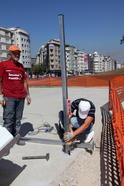 stanbul Bykehir Belediyesi'nin Taksim yayalatrma projesi kapsamnda srdrd trafii yeraltna alma almalar tamamland. Tarlaba Bulvar ? Cumhuriyet Caddesi ara trafii yer altna alnarak bu blge yayalatrld. Oteller Blgesi ile stiklal Caddesi'ne eriimi kesintisiz olarak saland.