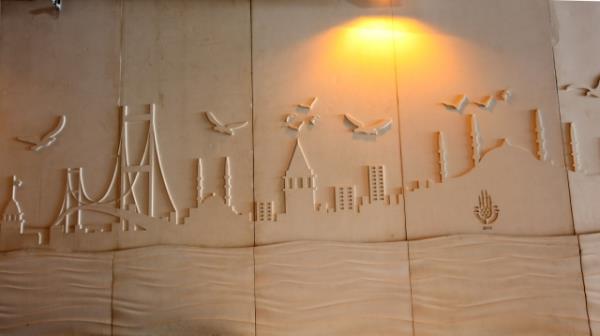 stanbul Bykehir Belediyesi'nin Taksim yayalatrma projesi kapsamnda srdrd trafii yeraltna alma almalar tamamland. Tarlaba Bulvar ? Cumhuriyet Caddesi ara trafii yer altna alnarak bu blge yayalatrld. Oteller Blgesi ile stiklal Caddesi'ne eriimi kesintisiz olarak saland.