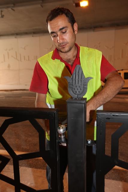 stanbul Bykehir Belediyesi'nin Taksim yayalatrma projesi kapsamnda srdrd trafii yeraltna alma almalar tamamland. Tarlaba Bulvar ? Cumhuriyet Caddesi ara trafii yer altna alnarak bu blge yayalatrld. Oteller Blgesi ile stiklal Caddesi'ne eriimi kesintisiz olarak saland.