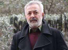 -Siyaseti meslek olarak grenlerden olmadm malum. Dolaysyla hsran da yaamyorum, mutsuzluk da