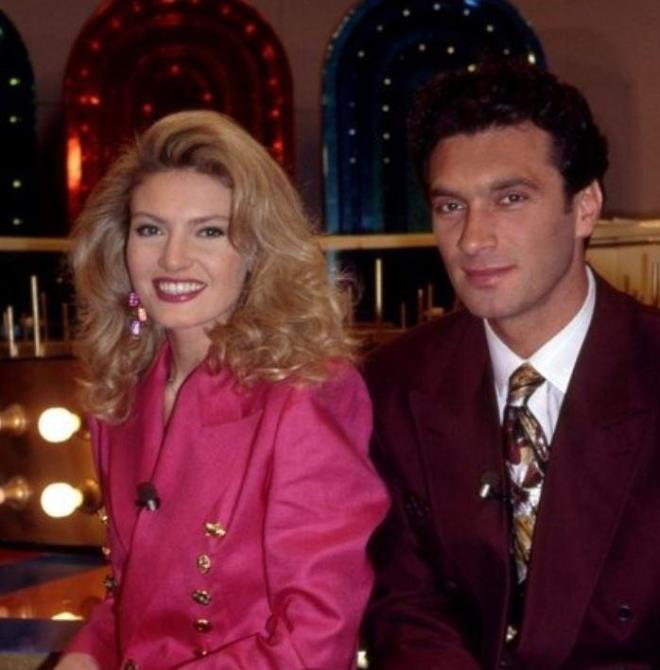 Trkiye'nin en yakkl erkeklerinden biri olan Tark Tarcan mankenlik sunuculuk ve oyunculuk yaparak geimini salyordu.