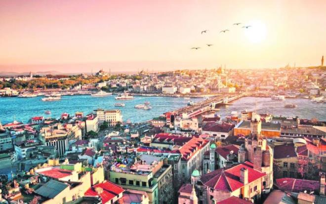 Dnyann her yerinden turist arlayan ve filmlere konu alan tarih kokan ehir stanbul Trkiye'nin en kalabalk ehirlerinin banda geliyor. Hem Anadolu yakas hem de Avrupa yakasnda yer alan semtlerin isimleri gndem oldu. te byl ehir olan stanbul'un ile ve semt isimlerinin adnn nereden geldiinin hikayesi...