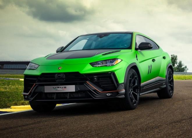 Lamborghini, sekin mterine zel bir Urus, versiyonu tantt. Urus Performante Essenza SCV12'ye sahip olmak isteyen 40 kii daha nce Lamborghini'nin piste zel retilen modeli Aventador SCV12'den alm olmas gerekiyor.