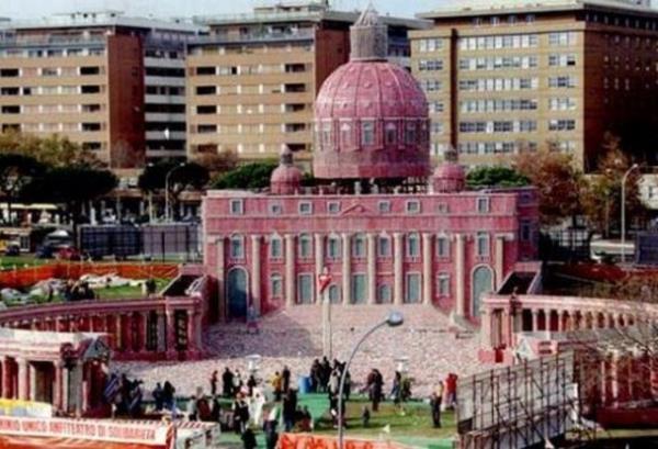 St. Peter'in Basilica's� g�n�ll�ler taraf�ndan 10 milyon al�minyum kutu kullan�larak yap�ld�, Guiness'e girdi.