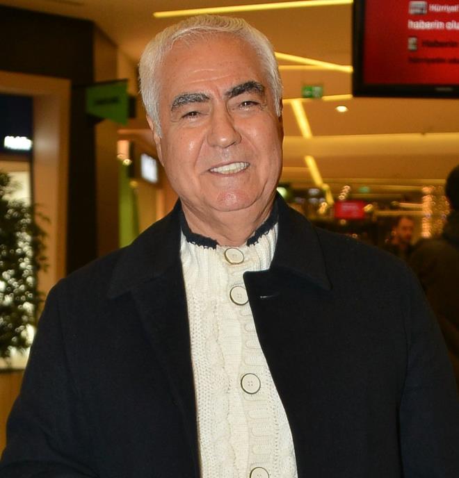 Bir sredir salk sorunlar yaayan Nuri Sesigzel'in Beylikdz'ndeki zel hastanede kalp yetmezlii sonucu hayatn kaybettii belirtildi. Sanatnn lm haberini brahim Tatlses duyurdu.