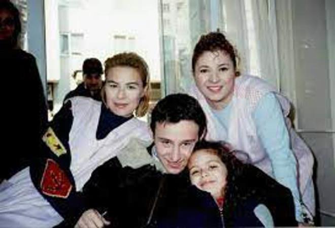 Daha sonra birka projede rol alsa da kk Nehir oyunculuu brakm ve farkl bir i kolunda ilerleme karar almt.