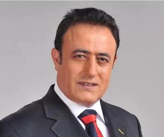 Sesigzel iin dzenlenen cenaze namaznda nl isimler de vard. Bu isimlerden biri de Mahmut Tuncer'di