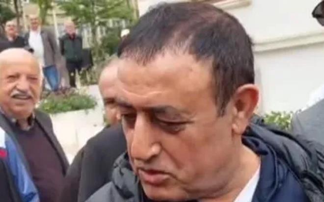 Mahmut Tuncer, hayatn kaybeden Nuri Sesigzel'in cenaze trenine katld. Usta isim hakknda konuurken Tuncer, bir kadndan gelen soruyu duyunca tepkisiz kalamad.