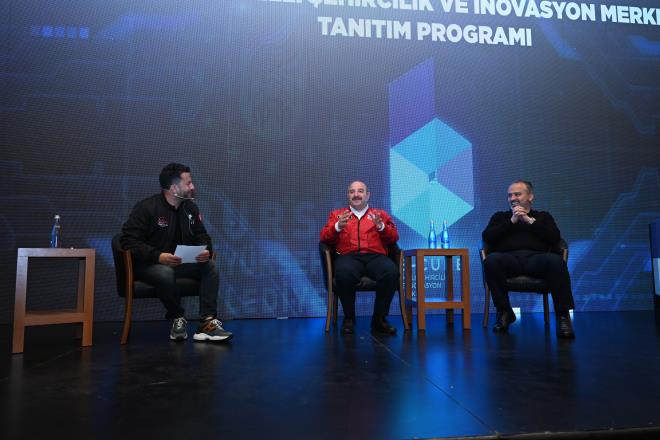 Yeni Hande ilingir?ler kacak<br>  Hizmete atklar merkezin Bursa?daki giriimciler ve giriimci aday genler iin byk bir heyecan oluturacan dile getiren Bakan Akta, ?Bursa olarak gl bir sanayiye sahibiz. Ama biz ar sanayiyi mutlaka yksek teknolojiyle buluturmalyz. Yksek teknolojiyle sanayiyi daha st segmente tamak ehrin pastasn bytmek, ehrin zenginlemesini salamak ama zellikle de deien artlar yakalamak noktasnda ok nemli. Ben gelecek adna heyecanlym ve Hande ilingir?lerin, yeni Insider?lerin Bursa'dan kacana inanyorum. Merkezimiz Bursa?mza ve lkemize hayrl olsun? dedi.