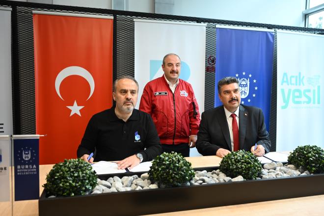 Akll ehircilik uygulamalaryla Bursa?y gelecee gvenle tayacak admlar bir bir atan Bursa Bykehir Belediyesi, bu alandaki almalara bir yenisini daha ekledi. Hizmete at B-CUBE Akll ehircilik ve novasyon Merkezi ile Bursa?nn akll ehre dnm konusunda nemli bir hamle gerekletiren Bykehir Belediyesi, geen ay HAVELSAN?la yaplan Nesnelerin nterneti hizmetleri konusundaki ibirliine imdi de Botanik Park?n akll dnmn ekledi. Akll ve gvenli parklar ile akll sulama sistemlerini kapsayan ibirliinin protokol, Sanayi ve Teknoloji Bakan Mustafa Varank?n da katld trende Bursa Bykehir Belediye Bakan Alinur Akta ile HAVELSAN Genel Mdr Dr. Mehmet Akif Nacar arasnda imzaland.