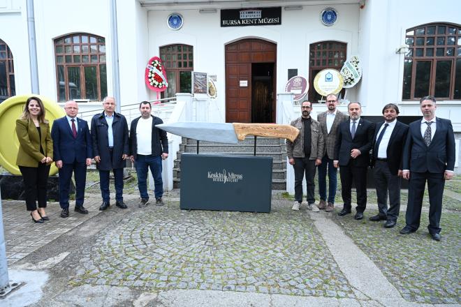 Bykehir Belediyesi tarafndan dzenlenen ve tarihi bak, kl, kama, haner ve ak koleksiyonuyla kurgulanan sergi, Bursa Kent Mzesi?nde ziyarete ald. Bursa Bak tasarm yarmalarna katlan ve farkl kategorilerden derece alan tasarmlarn da yer ald ?Keskin Miras? sergisi 1 yl boyunca merakllarnn izlenimine sunulacak.