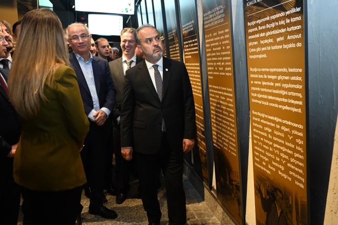 Bak festivali<br>  Bursa Bann gelitirilmesi, markalatrlmas, usta rak ilikisiyle ve geleneksel yntemlerle yaatlmas iin eitli almalar yaptklarn da vurgulayan Bakan Akta, Trkiye?de ilk kez gerekletirilecek ve sektrdeki btn baklar bir araya getirecek olan bir festival hazrlnda olduklarnn da mjdesini verdi.