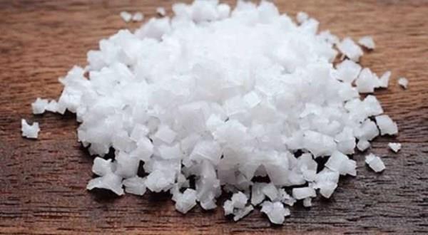 Tuz rafine oldu�u zaman kullanmamam�z gerekiyor, kaya tuzu t�ketelim.