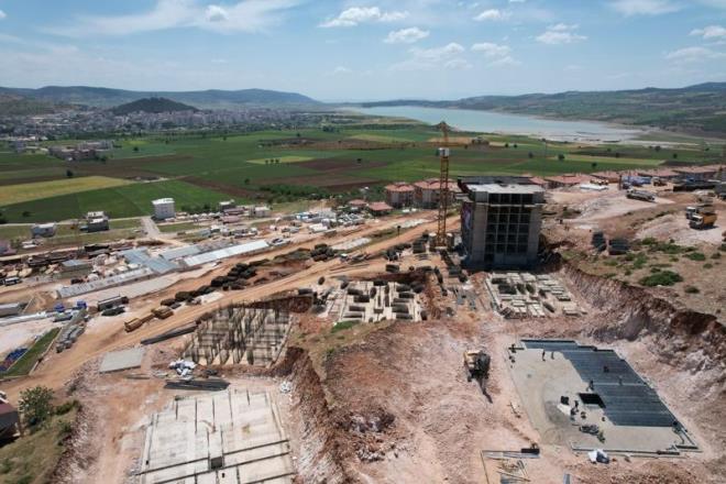 almalarn ok hzl srdn ve bazlarnda atlarn bile yapldn dile getiren Pazarck Koordinatr Krkkale Valisi Blent Tekbykolu, Ekim aynda konutlarn nemli bir ksmn teslim edeceklerini syledi.