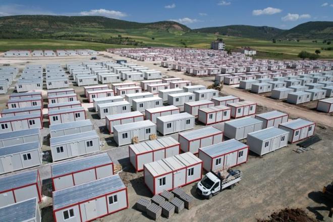 Vali Tekbykolu, devlet-millet olarak Pazarck ilesini yeninden ayaa kaldrarak eskisinden daha yaanabilir bir ehir yapacaklarn szlerine ekledi.