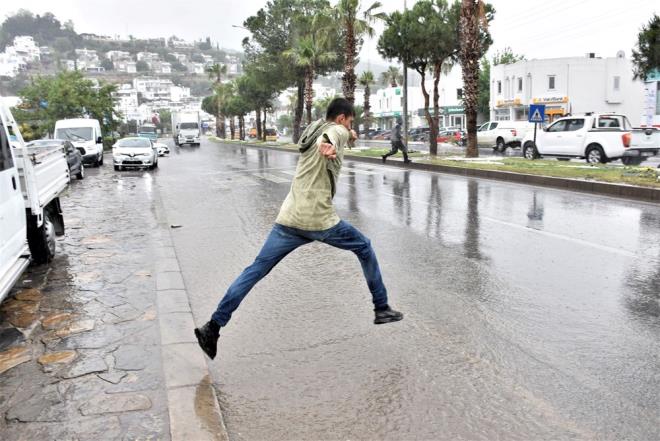 BODRUM    Mula'nn Bodrum ilesinde saanak gnlk yaam olumsuz etkiledi.