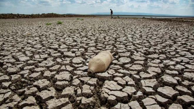 2- KLM KAOSU    Buna gre, 2050 ylnda bizi byk bir felaket bekliyor. nsanln iklim deiiklii ile sava 30 yldan daha ksa bir srede zirveye ulaabilir.
