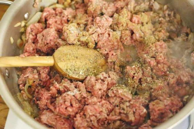 EN SALIKLI KIYMA ZDRME YNTEM  <br>  Hepimizin bildii gibi kymay zdrmenin en doru yntemi bir gece nceden buzdolabna indirmek. Bu sayede etin ierisinde bakteri remesine neden olmadan, yava yava en gvenilir ekilde buzlar eriyecektir ve kullanma hazr hale gelecektir.