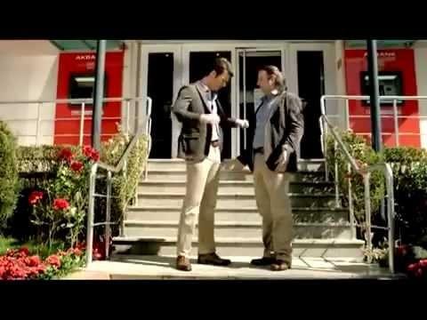 Diziler ve sinema filmlerinden al��k�n oldu�umuz hatalara bir de reklam hatas� eklendi.