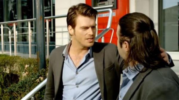 Diziler ve sinema filmlerinden al��k�n oldu�umuz hatalara bir de reklam hatas� eklendi.