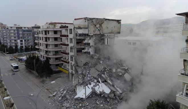 Bu sreci mmkn olduunca abuk tamamlamay planladklarn bildiren Tl, unlar kaydetti:    "Yaklak 2 aylk bir periyodu ngryoruz. 2 ayda tm ar hasarl binalarmz yerinden kaldrp uygun rezerv alanlardaki kalc konutlarn yapmnn hzlanmasyla birlikte vatandalarmz o blgeye nakledeceiz. Srecimiz tm hzyla devam ediyor. Vatandalarmz her zaman olduu gibi devletlerine gvensin. ok hzl bir ekilde btn devletin tm kurumlar, tm unsurlar, deprem blgesini ayaa kaldrmak iin almalarn srdrmektedir."