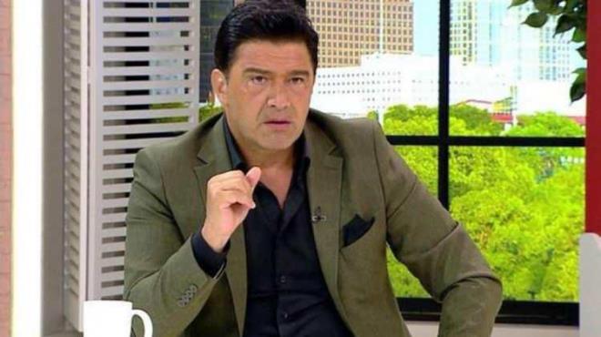 Neler Oluyor Hayatta programnn sunucusu Hakan Ural, Szc TV spikeri Fatih Portakal'a aznn payn verdi.