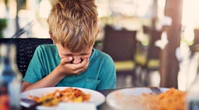 KFTE / PATATES  <br>  Et ve patates genellikle beraber tketilir. Ancak uzmanlara gre hem protein hem niasta birleimi eitli sindirim sorunlarna neden oluyor.