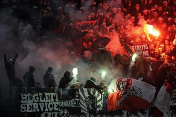 <p><b>2. Borussia M�nchengladbach </b></p>  Stadyum: Stadion im Borussia-Park Ortalama seyirci say�s�: 49,557 Stadyum kapasitesi: 50,000 Doluluk oran�: 99%