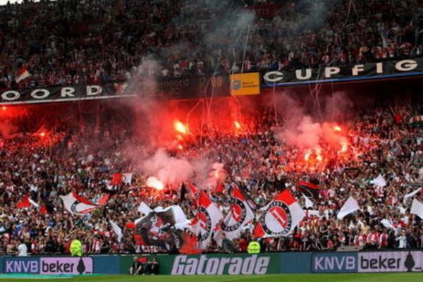 <p><b>19. Feyenoord Rotterdam </b></p>  Stadyum: De Kuip Ortalama seyirci say�s�: 45,441 Stadyum kapasitesi: 51,177 Doluluk oran�: 89%