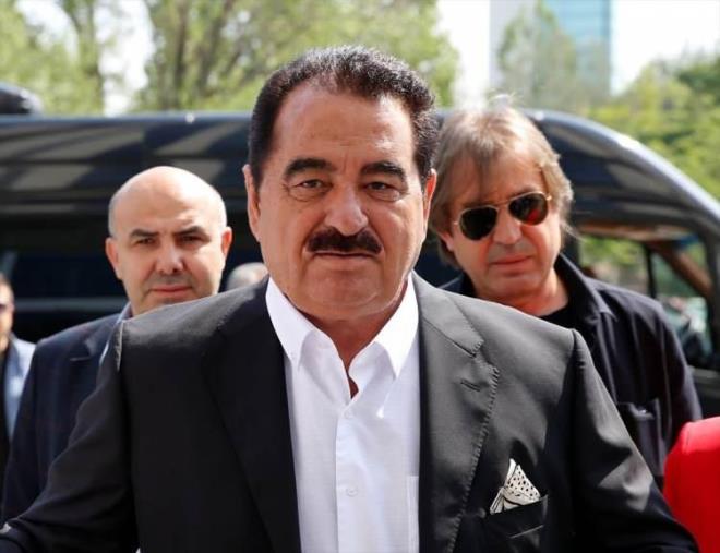 Usta sanat brahim Tatlses ile bir sredir ks olduu olu Ahmet Tatlses arasnda iyice ipler gerildi. Oluyla vasi atama davas nedeniyle kar karya gelen brahim Tatlses, bu defa torunuyla mahkemelik oldu. Usta sanat Ahmet Tatlses'in olu Mert Tatlses'in evini igal ettiini belirterek dava at.