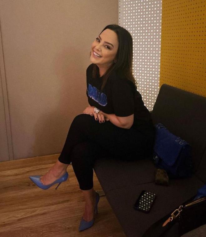 Bunun zerine hayranlar "Artk u albm kart"