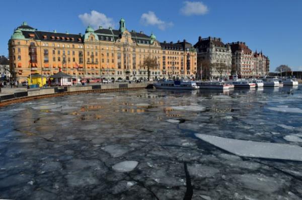 SVE: 19.00-10.00 aras sat yaplmyor. Cumartesi 15.00&#8217;e kadar sat yaplyor. Pazarlar ise alkol sat yok.