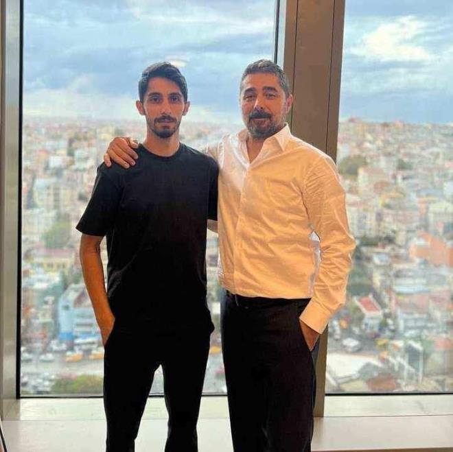 Tatlses aklamasna u ekilde devam etti. "Ben evladma bu raporu vermekten znt duyduum iin onlarn beni deli olarak grmesinden znt duyduum iin atm o davay. Bu zamana kadar sustum 7 yldr bir ey demedim. Tabii ki oturabilir ama bana deli dediler. Ben evlatlarma bakyorum o zaman o da evladna baksn. Ben oradaki kiray bahi veriyorum, benim gibi bir baba, benim gibi bir dede bulamazlar. Bu arada ev Seyrantepe'de Saryer'de deil."