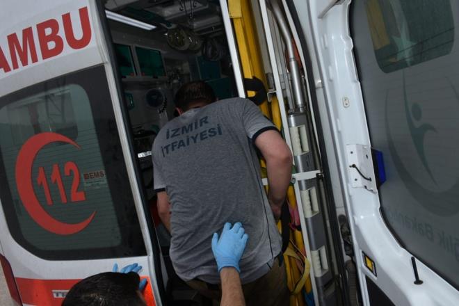 Oluan duman nedeniyle aralarnda mahsur kalanlar, ekiplerce tahliye edildi.